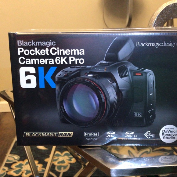 Brand new pocket black magic design camera 6k - Picture 4 of 8
